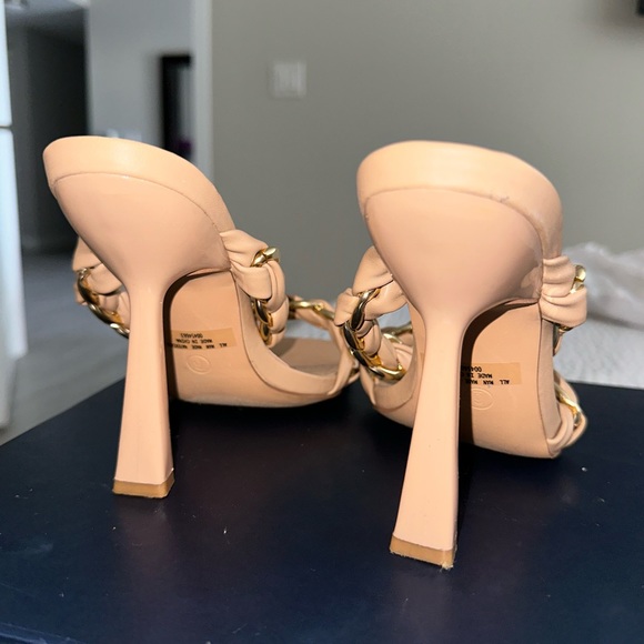 High heels - Picture 4 of 5